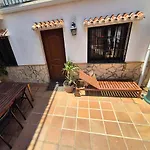 Modern Apartment Camelia By The Beach