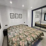 Modern Apartment Camelia By The Beach