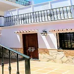 Modern Apartment Camelia By The Beach
